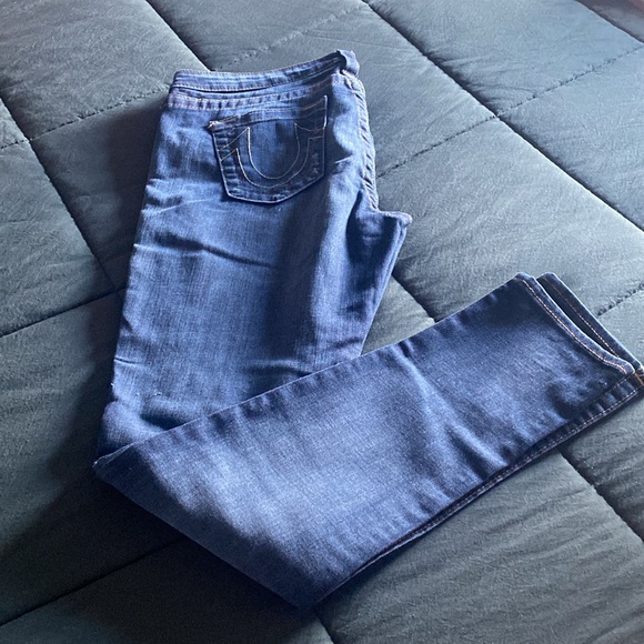 Gently wore true religion jeans they have very little strength - Picture 2 of 3